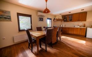 Udobna hiša med vinogradi blizu Vinarium LEND - Comfortable Vineyard House near Vinarium Tower LEND