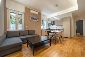 5 Min Car from Central Station, with 2 Bedrooms