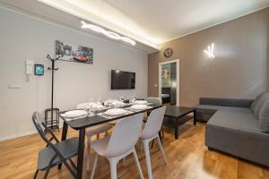 5 Min Car from Central Station, with 2 Bedrooms