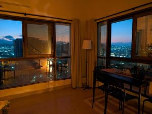 LightHouse - A Cozy Duplex 1 min from Qubix