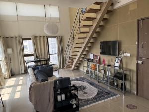 LightHouse - A Cozy Duplex 1 min from Qubix