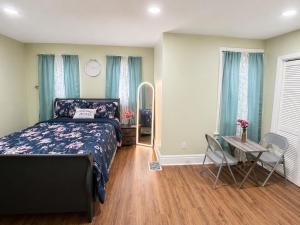 7 Mins to Niagara Falls with Completely renovated Units
