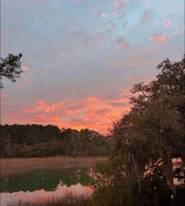 Spacious 3 Bedroom - 2 Bath Home! Gorgeous Waterfront Sunsets - 5 Min to Parris Island