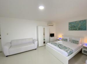 condo loscorales beach