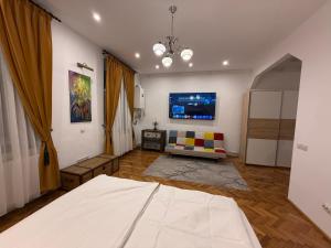 Insieme Studio - Small Square