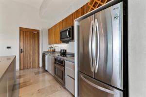 Modern Luxury Apartment 2BR Private Beach & Pool