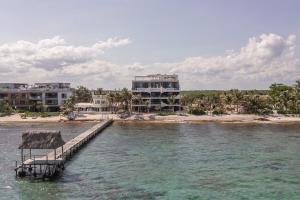 Modern Luxury Apartment 2BR Private Beach & Pool