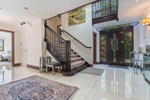 Bray - 6 Bedroom Detached Family House - Gated Parking for 6 cars, Sleeps 11, Bray, Maidenhead