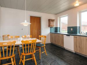 7 person holiday home in Ølgod