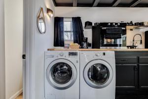 Charming 1 bedroom Near SAV & Downtown