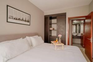 4C- Apartment W pool, gym, high speed WiFi 1BR