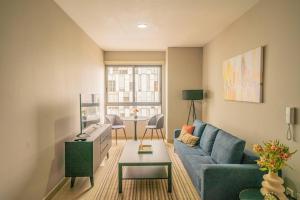 4C- Apartment W pool, gym, high speed WiFi 1BR