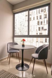 4C- Apartment W pool, gym, high speed WiFi 1BR