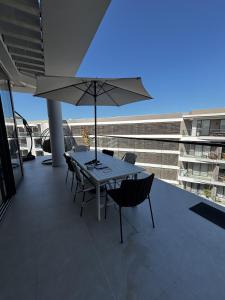 Beachfront Penthouse Spacious, Gym, Pool, 7PPL