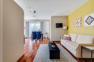 Apartamento em Moradia com Piscina - perto das praias