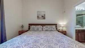 Laketown Wharf 2135