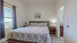 Laketown Wharf 2135
