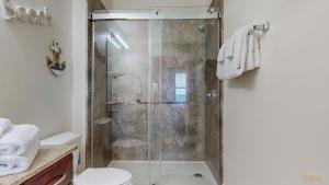 Laketown Wharf 2135
