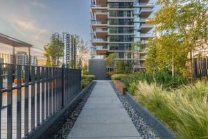 Modern 2BA Dream Condo Downtown Vancouver