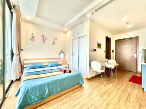 Cozy Skyline Studio with Beautiful Hanoi Night View and Smart TV