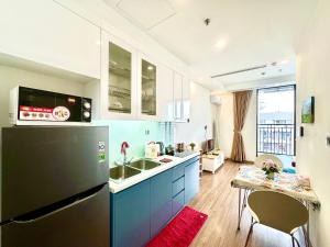 Cozy Skyline Studio with Beautiful Hanoi Night View and Smart TV