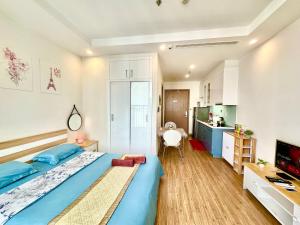 Cozy Skyline Studio with Beautiful Hanoi Night View and Smart TV