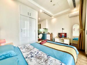 Cozy Skyline Studio with Beautiful Hanoi Night View and Smart TV