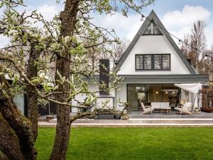 Villa in Bergen NH with swimming pool