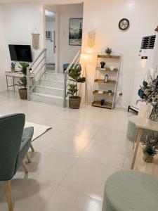 Elegant Family Staycation House - Sleeps up to 30