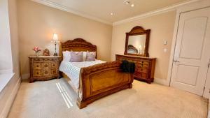 Unique Queen BR • Private Bath Free parking