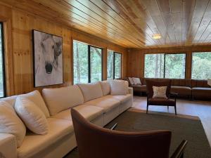 The Fork House - Luxury Creekside Sierra Retreat
