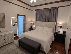 Historic Premier Suite at The Knickerbocker