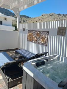Stergios Suite with Private Jacuzzi