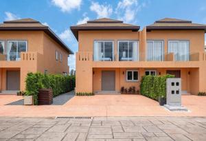 Velvet Villa