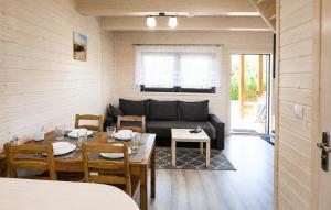 2 Bedroom Awesome Home In Jaroslawiec