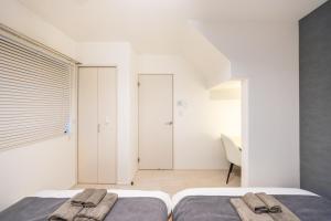 Newly Opened, 6 mins to Skytree, 2 mins on foot to the nearest station, 11 mins by train to Asakusa Station, Max 8 peoplele