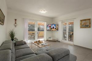 Casa Berton - Heated Saltwater Pool - Happy Rentals