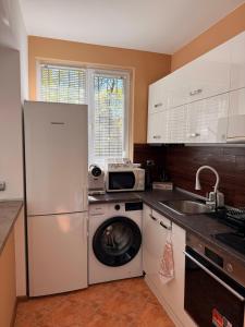 Modern 2BR Apartment Fast WiFi Near NDK