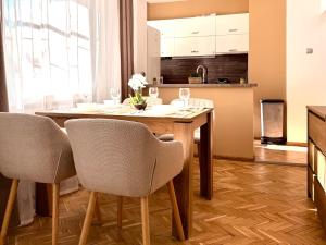 Modern 2BR Apartment Fast WiFi Near NDK
