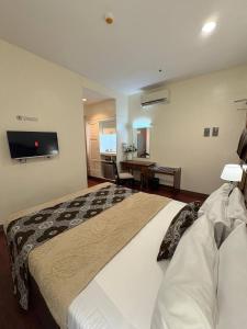1775 Adriatico Suites