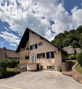 Green Breeze House Mozirje - Cozy Nights & Hot Tub