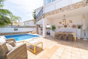 Beautiful villa with swimming pool