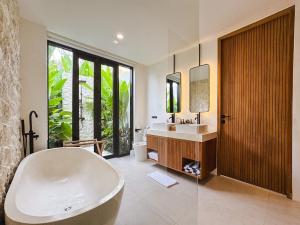 Casa Luna - Cozy Modern 3BR Villa Spacious Garden and Lounge