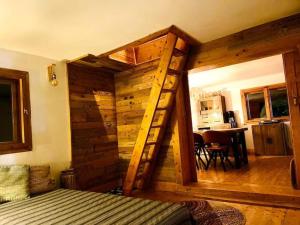 Bats Cave Hut Transylvania - Rustic Retreat