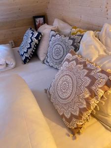 Bats Cave Hut Transylvania - Rustic Retreat