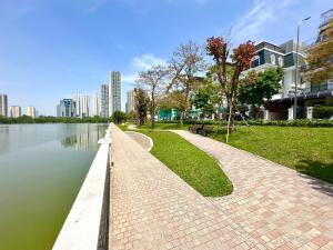 Luxury Skyline Studio with Stunning Hanoi City View Near Landmark72