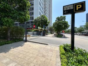 High Floor Apartment Overlooking Hanoi Skyline at Vinhomes Green Bay