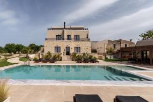 Viràn Villa, Serene Escape with Eco Pool & Spa Whirlpool, By ThinkVilla