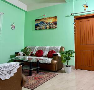 Monjaai - 1 Bedroom Retreat with Private Balcony, AC, Wi-Fi and Terrace