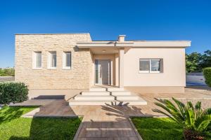 Villa Dora Murvica with Heated Pool for 6 Guests near Zadar